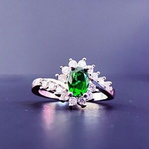 New Green 925 Sterling Silver Ring with Cubic Zirconia Size 7